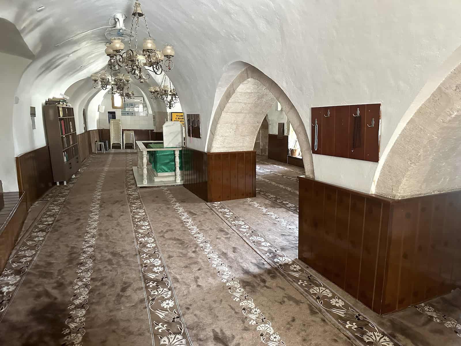 Prayer hall of the Sheikh Çabuk Mosque in Mardin, Turkey