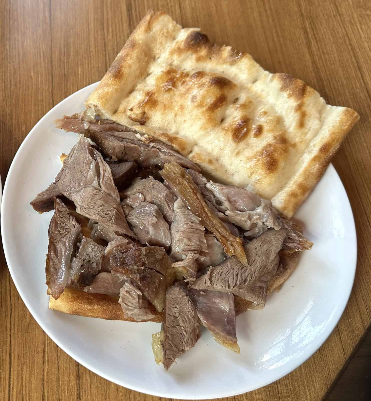 Büryan kebab at the Tarihi Bitlis Büryan Salonu in Bitlis, Turkey